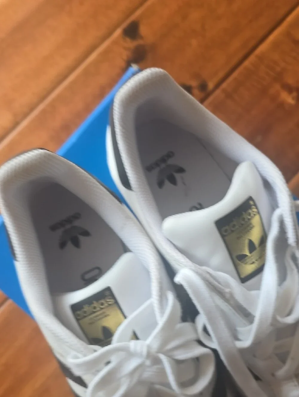 adidas Sneakers